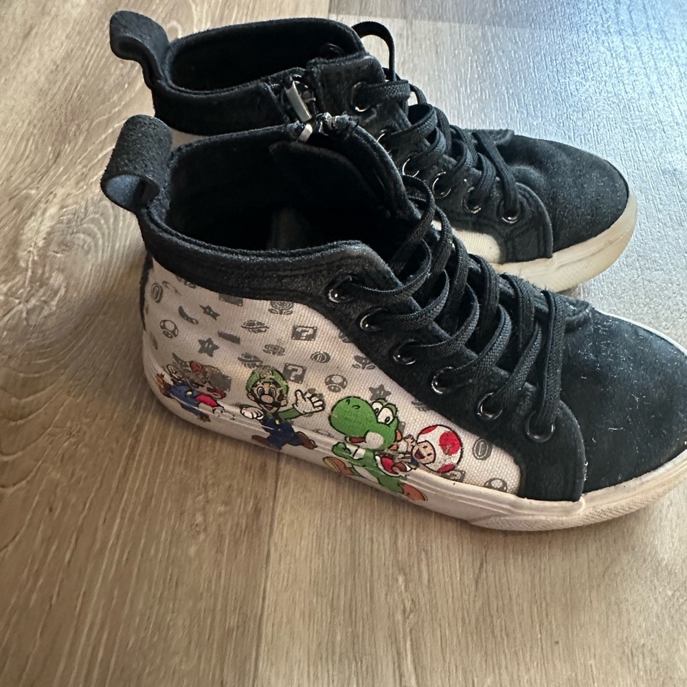 Kids Mario Hightop Sneaker
